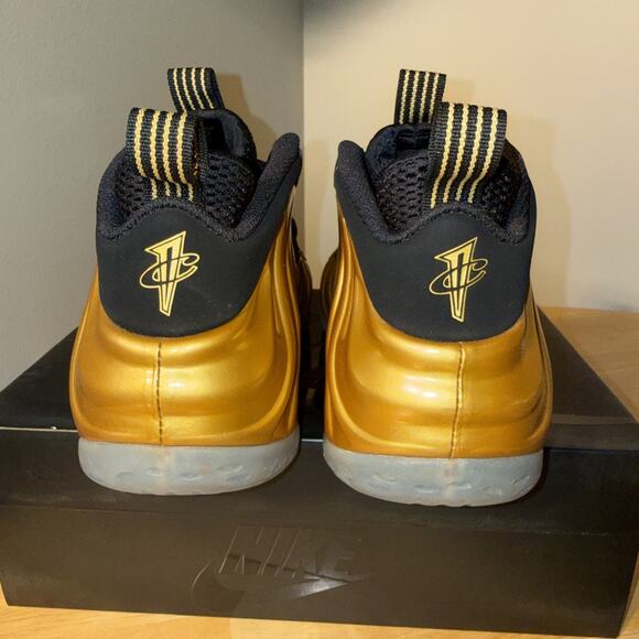 Size 10.5 - Nike Air Foamposite One Metallic Gold main image 10